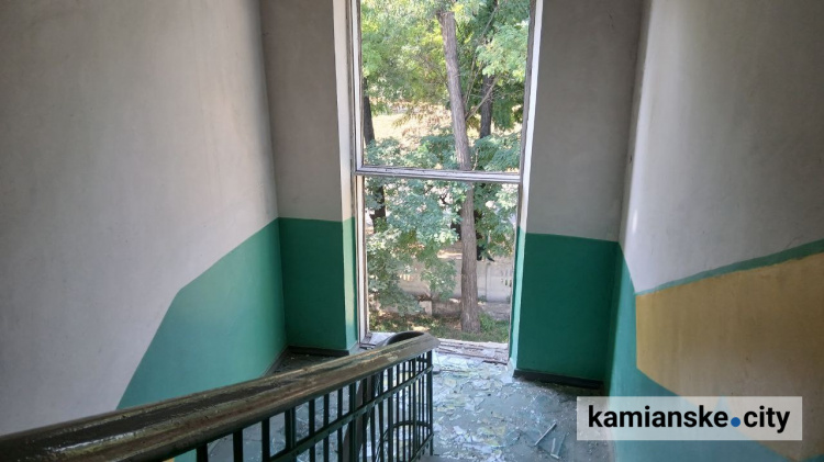 Жодного вікна не вціліло - як виглядає ліцей №31 у Кам'янському після обстрілу