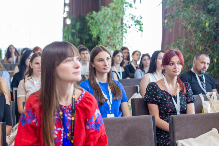 Молодіжний форум «MRPLS: МРІЯПОЛІС» розпочав свою роботу в Кам'янському