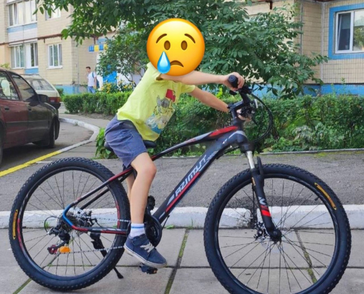 Крадіжка дитячих велосипедів у Кам'янському: поліція розшукує зловмисників