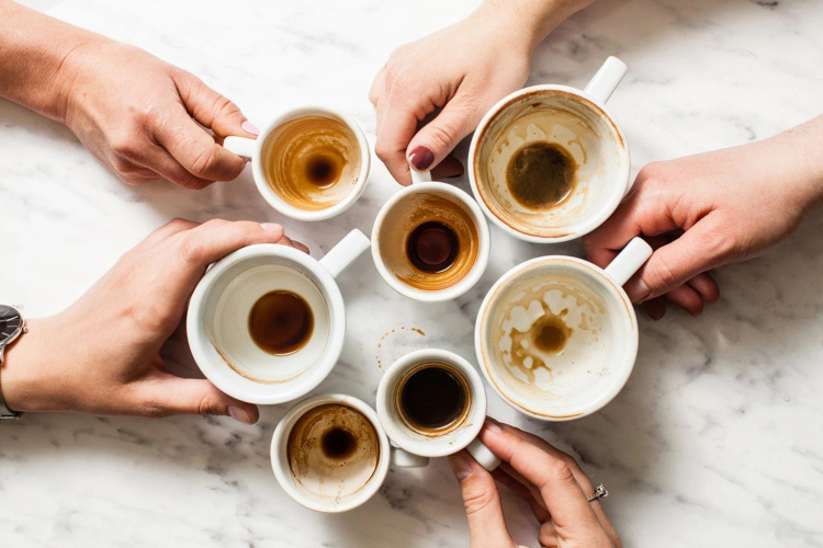 Домашні лайфхаки: як повернути блиск улюбленим чашкам без зайвих зусиль