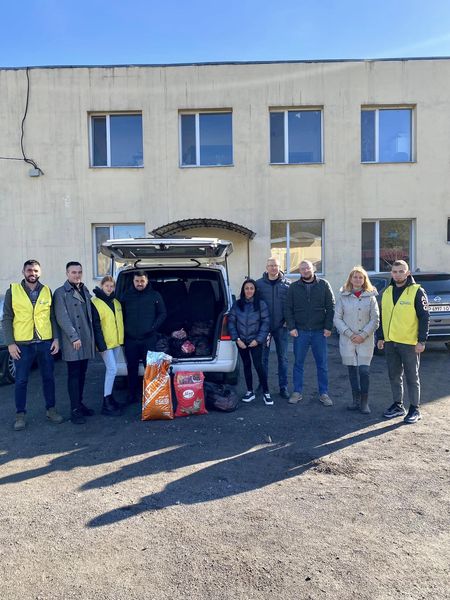 Допомога бездомним тваринам: Фонд розвитку Кам'янського доставив необхідні ресурси до притулку