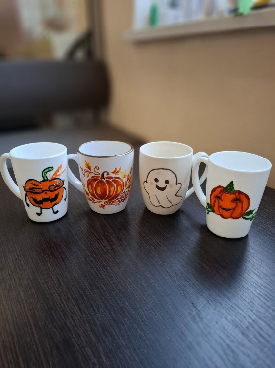 Творчість як терапія: у центрі «ЯМаріуполь. Кам’янське» пройшла арт-зустріч для жінок