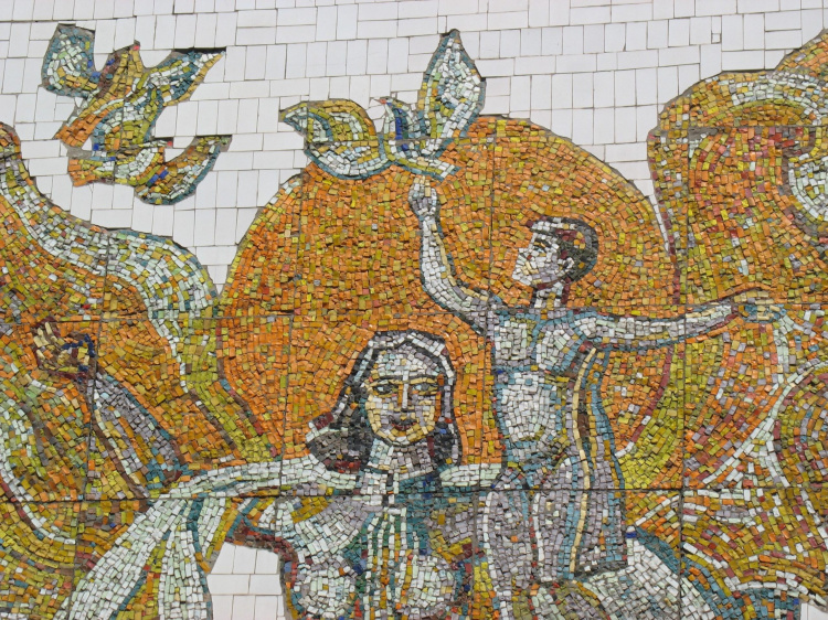 Хто створив мозаїку на проспекті Шевченка в Кам’янському
