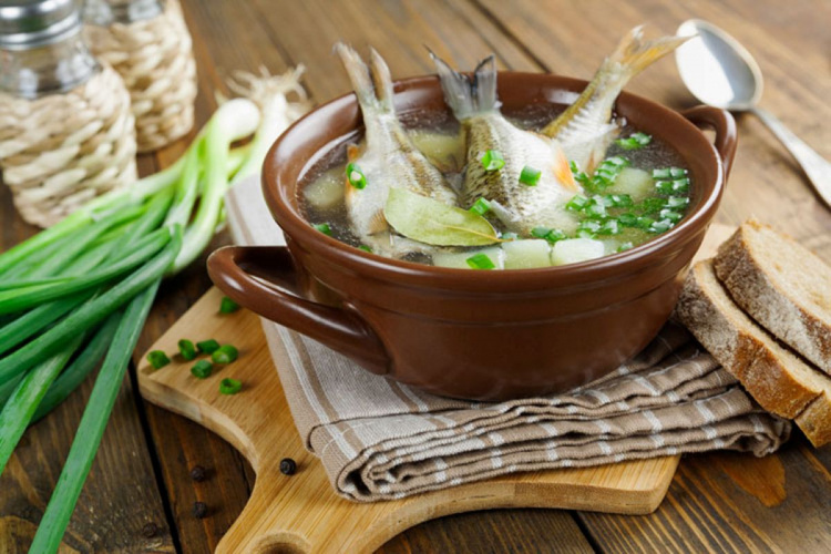 Запашна юшка з коропа: традиційний смак Наддніпрянщини на вашій кухні 