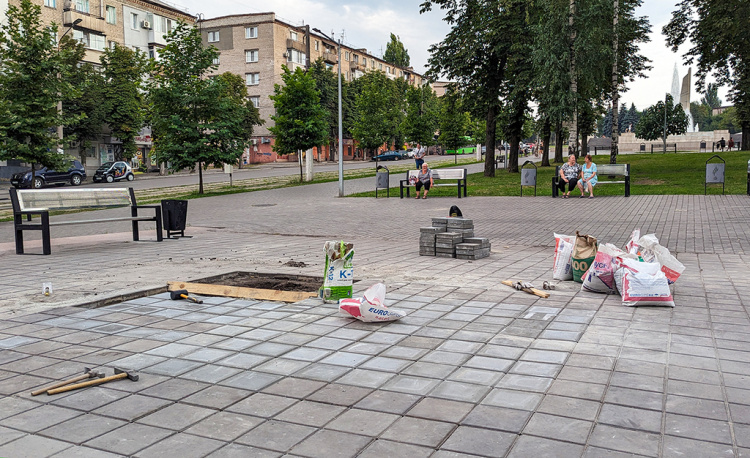 Бюст Брежнєва перенесено до музейного скверу Кам'янського