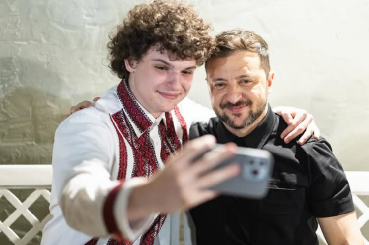 Юний герой із Дніпра: Тимофій Потеряйло отримав нагороду від Зеленського за мужність і волонтерство