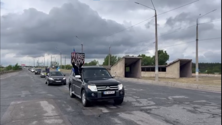 У Кам’янському відбувся автопробіг на підтримку українських військовополонених 
