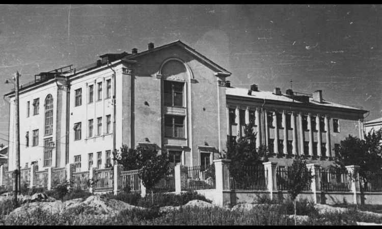 Як змінювалося Кам'янське: мешканець поділився раритетними фото минулого