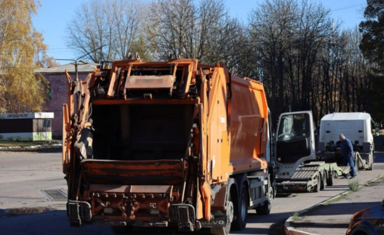Громада Кам'янського району отримала потужний сміттєвоз від партнерів з Німеччини