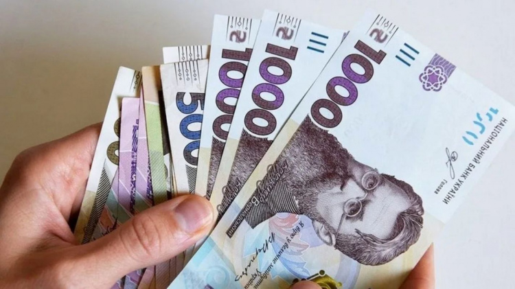 Пенсіонерам доплатять майже 1300 грн: хто саме зможе отримати надбавку