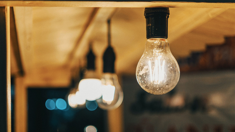 У Кам'янському у п'ятницю, 24 квітня, десятки будинків через ремонт залишаться без світла: графік від ДТЕК