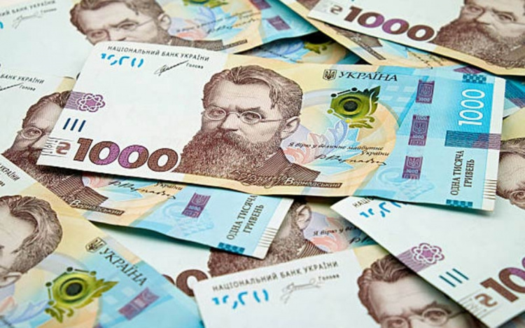 Гаманці поважчають: зарплати вчителів, виплати на дітей та нові податки — що зміниться з 1 січня 2026 року