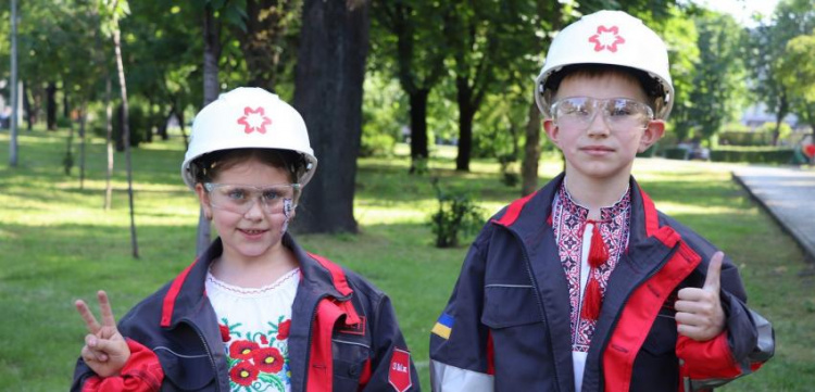 Діти металургів Кам'янського про професію своїх батьків