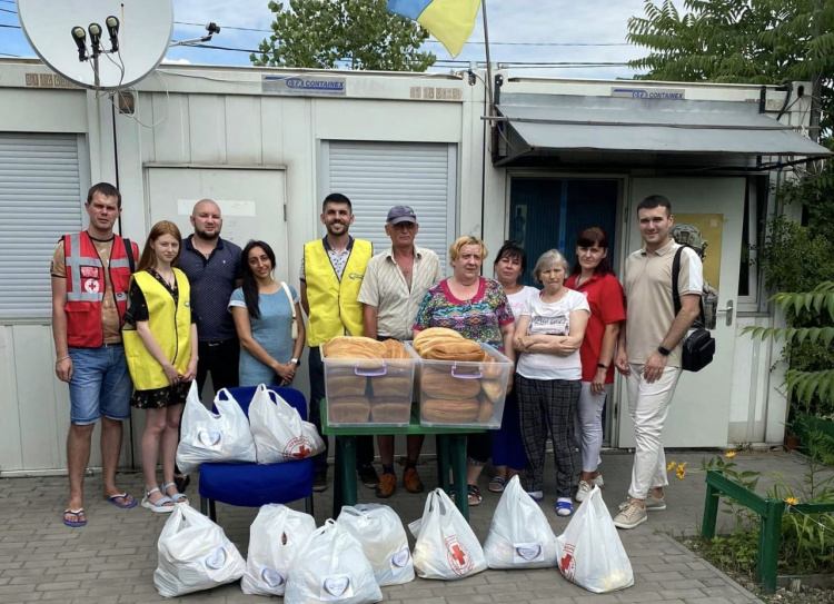 Волонтери доставили продуктові набори в модульне містечко та місцеві лікарні