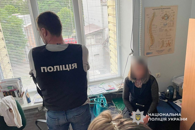 Корупція в медицині: У Кам'янському лікарка "оцінила" інвалідність у 3 тисячі доларів