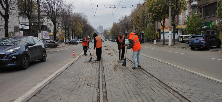 Кам'янське готують до осінньо-зимового періоду - фотофакт