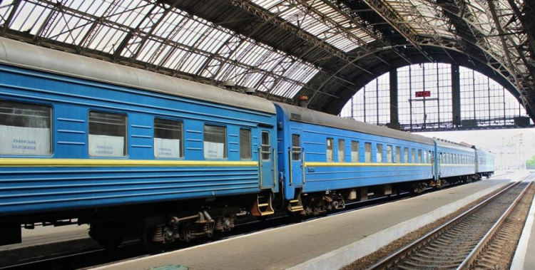 Укрзалізниця вносить зміни до руху поїздів, що курсують через Дніпро та Кам'янське - подробиці