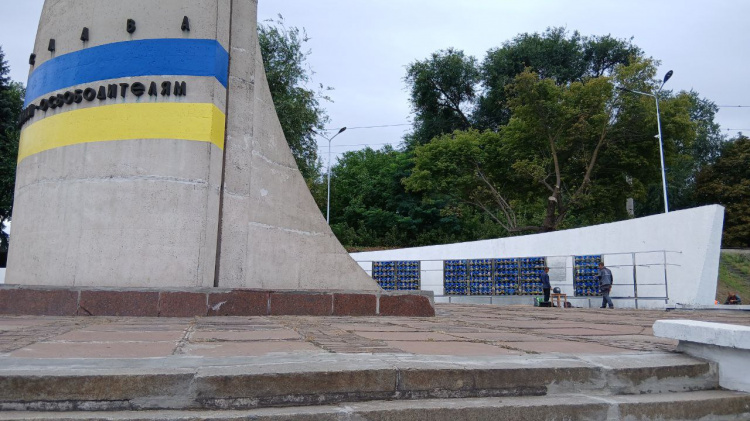 У Кам’янському встановлюють Меморіальну стіну на честь загиблих захисників - коли планують завершити работи