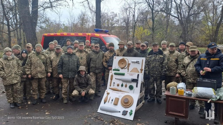 Добровольці Кам’янського району пройшли навчання з інженерної підготовки та захисту від зброї масового ураження