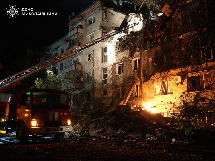 Ворог влучив дроном у триповерхову будівлю в Дніпрі: які наслідки обстрілів регіону