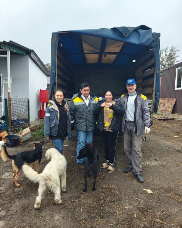 Корми, ліки та тепло: на Дніпропетровщині енергетики допомогли притулку для тварин
