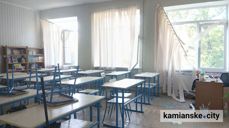 Жодного вікна не вціліло - як виглядає ліцей №31 у Кам'янському після обстрілу