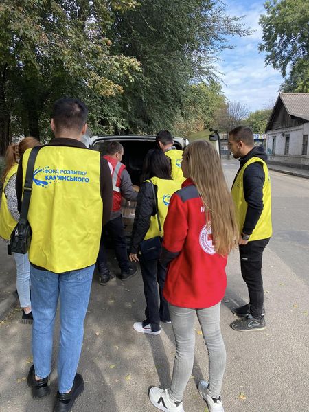 Підтримка в скрутний час: волонтери Кам'янського допомогли ВПО