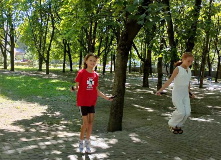 У центральному парку для дітей Кам'янського проводять спортивні активності - подробиці