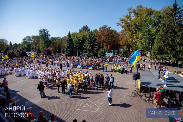 Святкування дня міста розпочали спортивним парадом: чемпіони Кам’янського зібралися разом