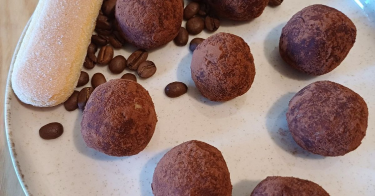 Вірусний десерт із TikTok: готуємо ніжні кульки тірамісу за 15 хвилин