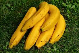 Згодиться навіть шкірка: несподівані лайфхаки з бананами