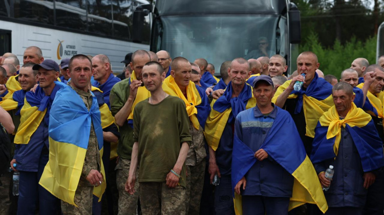Обмін "1000 на 1000": кого повернули в Україну з російського полону