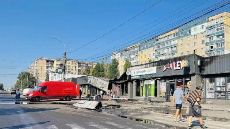 Торговельні точки в Кам'янському горіли не випадково:  версія слідства