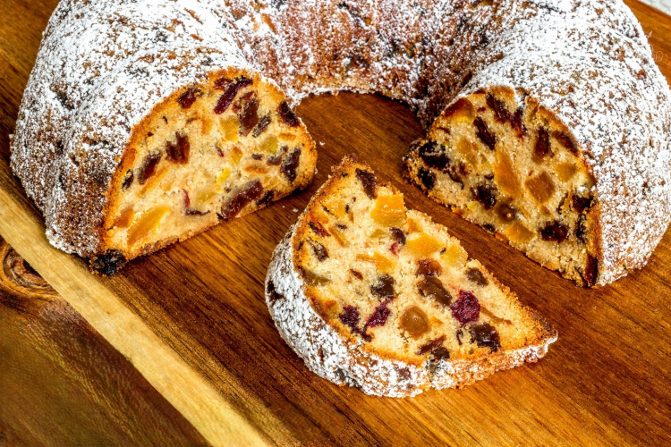 Приготуйте ароматний кекс із сухофруктами - ідеальний десерт до чаю