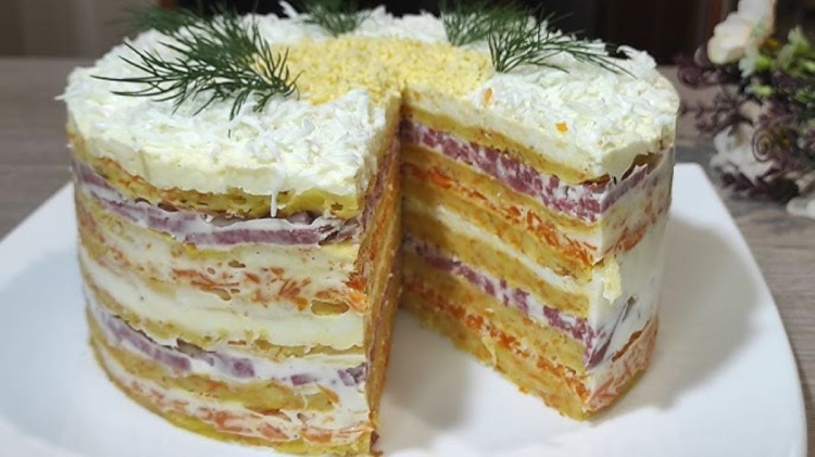 Закусочний торт із гарбузових млинців: святкова страва, що підкорює з першого шматочка