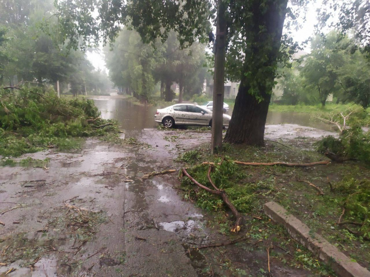 У Кам'янському провели оперативне засідання штабу з питань усунення наслідків негоди