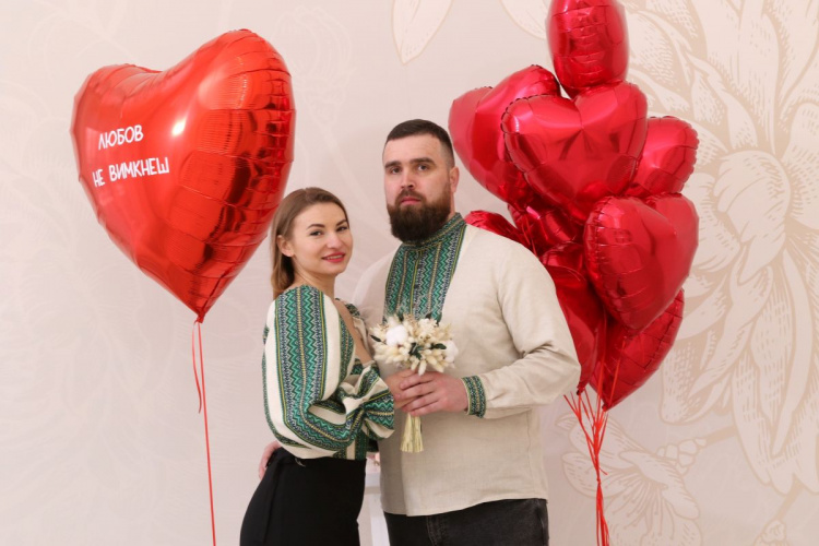 Весільний бум на Дніпропетровщині: 180 пар одружилися у День закоханих