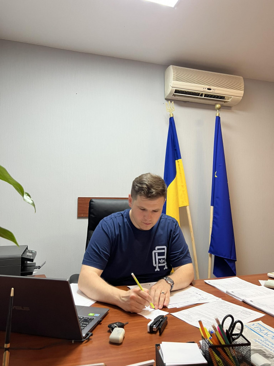Наймолодший директор школи в історії України, який починав у Кам’янському, несподівано пішов з посади