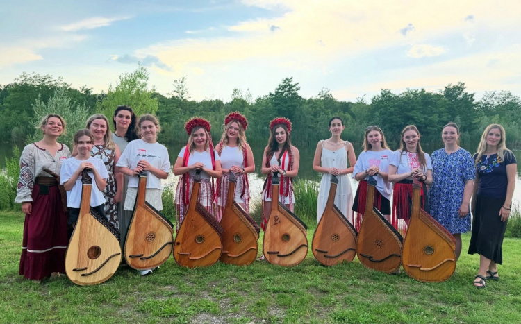 Бандури, петриківка і благодійність: представники Кам’янського яскраво заявили про себе в Австрії
