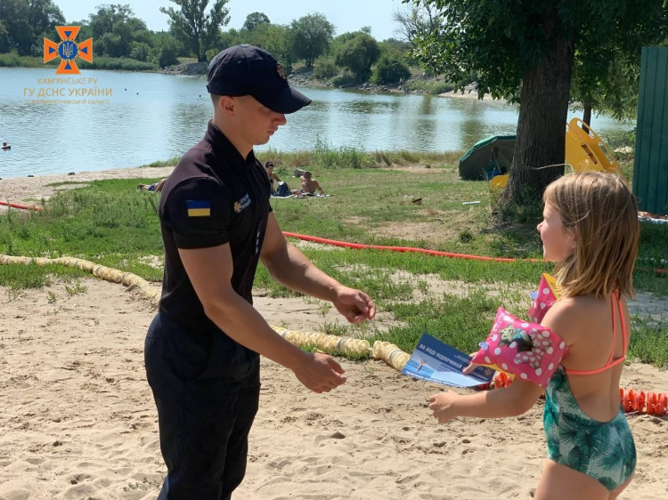 Фахівці служби порятунку прийшли до кам'янчан на водойми - що сталося