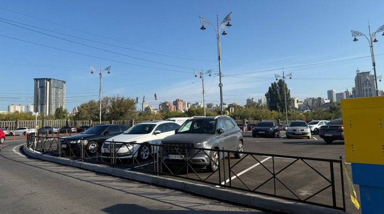 Безкоштовні місця чи евакуатори: Кам’янське готує масштабну реформу паркування