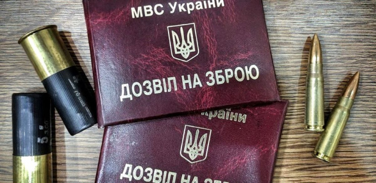 Кам'янчанам - власникам зареєстрованої зброї потрібно оновити дозвільні документи: подробиці від поліції