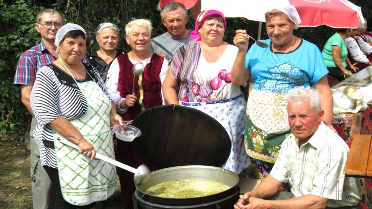 Зливану кашу з Карнаухівки тепер смакують у Європі - подробиці