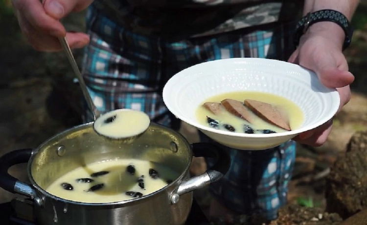 Час варити суп з хрущів: рецепт актуального у травні комашиного делікатесу 
