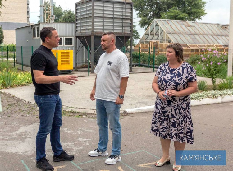 В Кам'янському об'єкти соціальної та критичної інфраструктури забезпечили генераторами та зарядними станціями