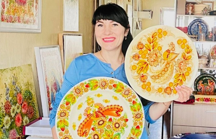 Твори майстрині з Петриківки прикрасили Посольство України в Малайзії