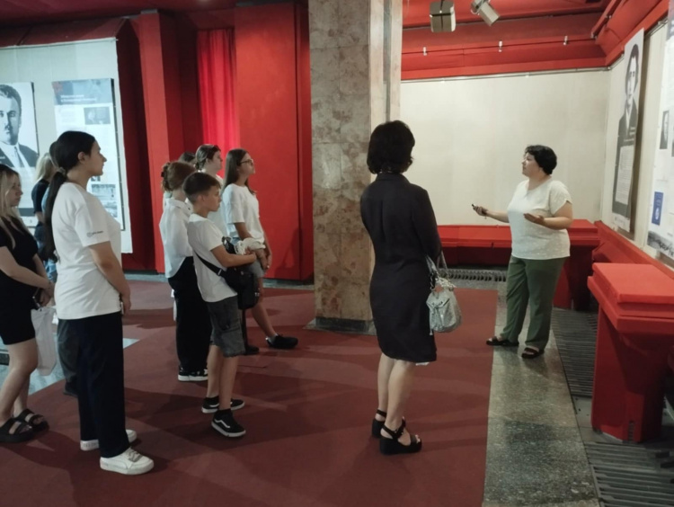 У Музеї історії Кам'янського обговорили роль мови як маркера ідентичності в умовах війни - подробиці