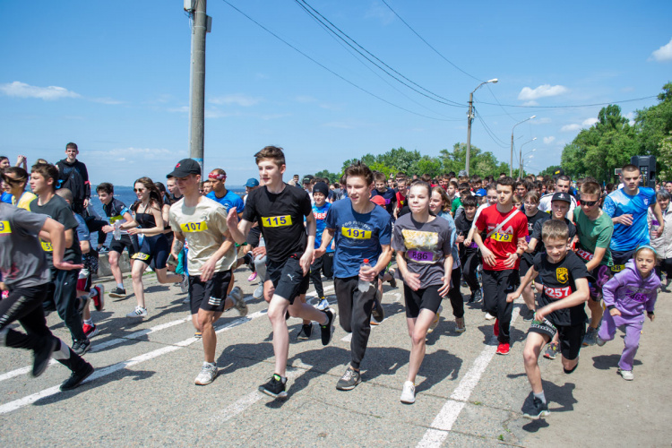 Майже півтисячі кам’янчан пробігли сьогодні вулицями міста: спортивний захід присвятили захисникам