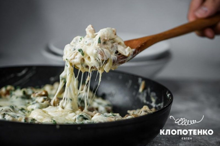 Жульєн із куркою та грибами у великому форматі - готуємо для усієї родини разом з Євгеном Клопотенком