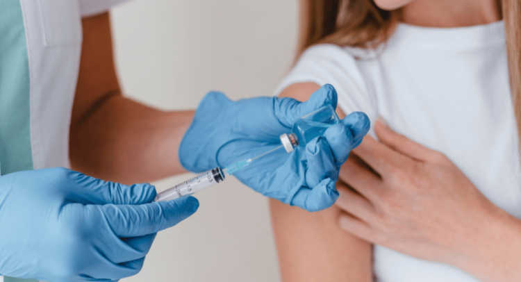 Нова обов’язкова вакцинація дівчат з 2026 року: проти чого робитимуть щеплення